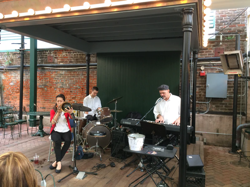 Performers at Cafe Beignet